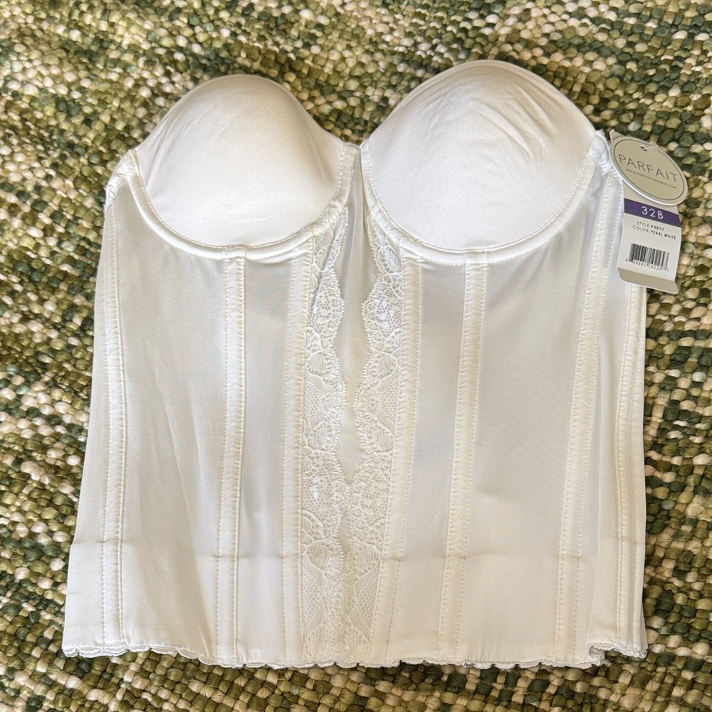Parfait Women's Ivory Lace Bustier